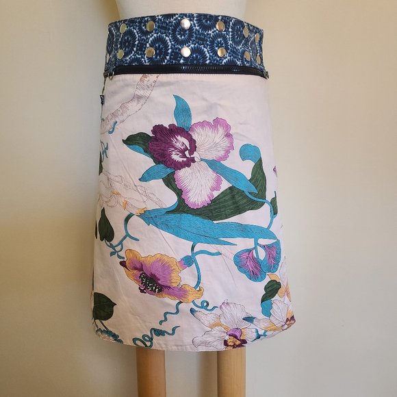 Zand Amsterdam Floral Reversible  & Adjustable Skirt - Picture 1 of 8